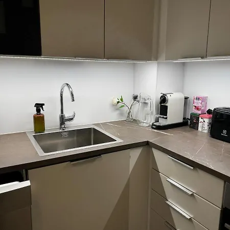 Quality Modern Apartment-many Services Nearby Apartment